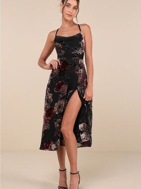 Lulu’s black floral velvet cocktail dress